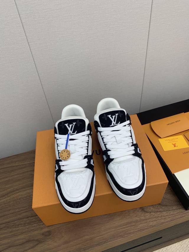 Louis Vuitton 路易威登 Trainer Sneaker 时尚百搭低帮休闲板鞋 男女同款 飞机盒 顶级版本 胖嘟嘟 牛仔布拼皮 情侣感情杠杠款 码数