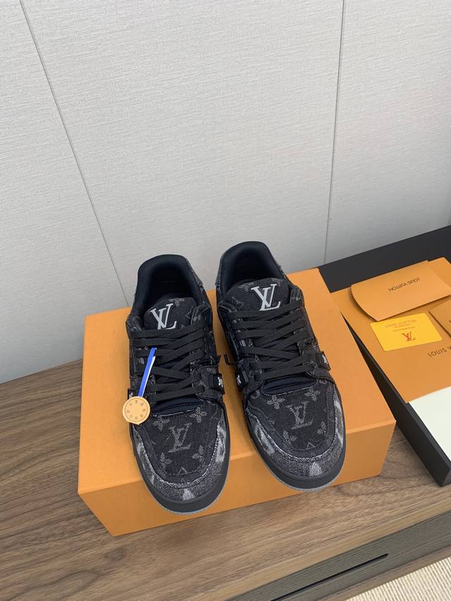 Louis Vuitton 路易威登 Trainer Sneaker 时尚百搭低帮休闲板鞋 男女同款 飞机盒 顶级版本 胖嘟嘟 牛仔布拼皮 情侣感情杠杠款 码数