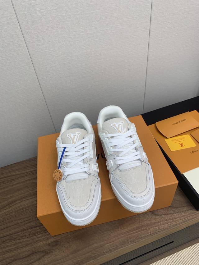 Louis Vuitton 路易威登 Trainer Sneaker 时尚百搭低帮休闲板鞋 男女同款 飞机盒 顶级版本 胖嘟嘟 牛仔布拼皮 情侣感情杠杠款 码数