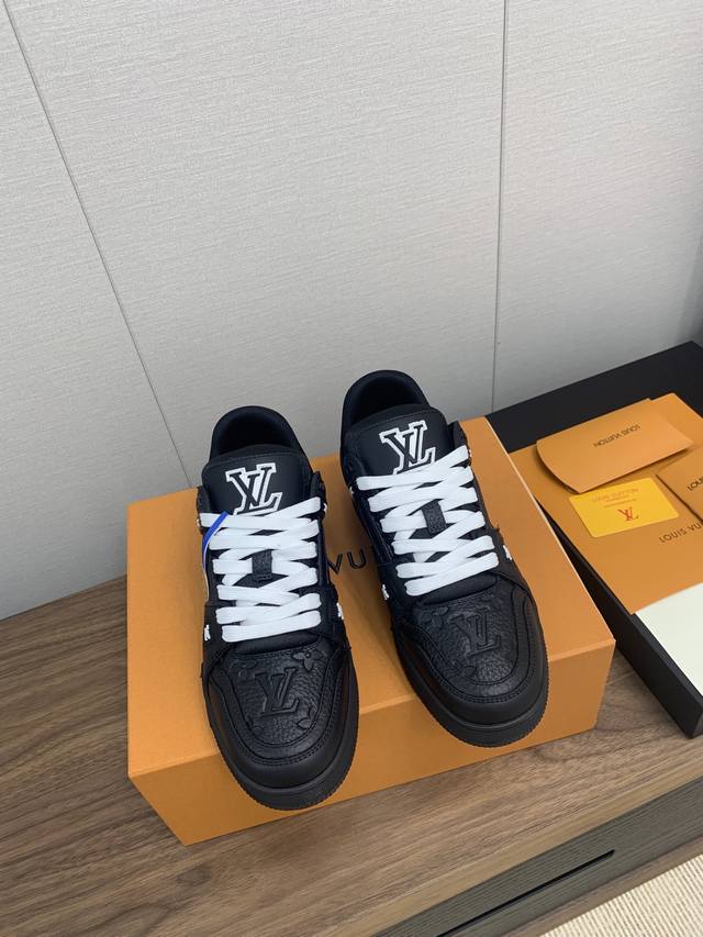 Louis Vuitton 路易威登 Trainer Sneaker 时尚百搭低帮休闲板鞋 男女同款 飞机盒 顶级版本 胖嘟嘟 牛仔布拼皮 情侣感情杠杠款 码数