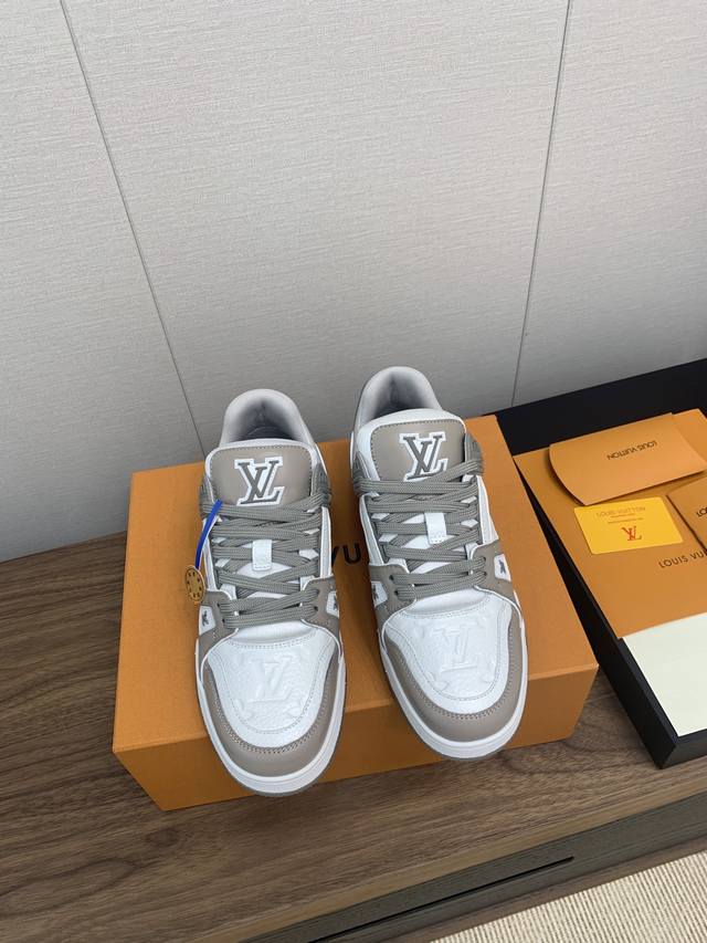 Louis Vuitton 路易威登 Trainer Sneaker 时尚百搭低帮休闲板鞋 男女同款 飞机盒 顶级版本 胖嘟嘟 牛仔布拼皮 情侣感情杠杠款 码数