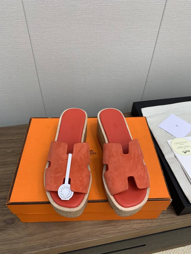 爱马仕 Hermès 木纹坡跟厚底h拖鞋 经典款爱马仕的坡跟凉鞋是我见过最简约最耐看最有气质的！！！ 任何风格都能hold住，7Cm坡跟高度轻松驾驭，上脚都有她