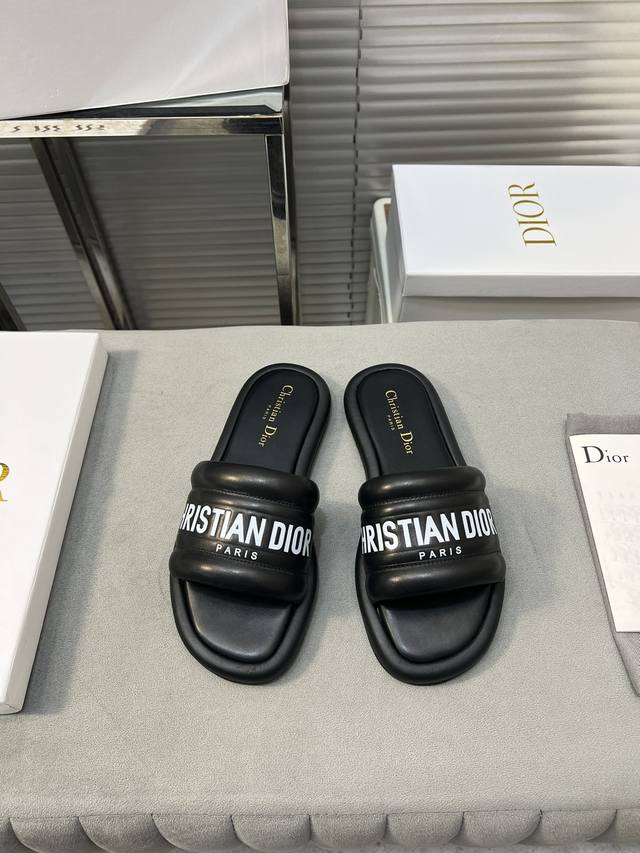 出厂 Dior 迪奥 春夏新款d-Club平底果冻色一字拖面包女鞋 Cd字母logo厚底拼色露趾凉拖鞋 鞋面：小牛皮 內里：牛皮 大底：原版开模橡胶防滑大底 S