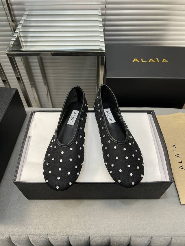 Alaia 新款网纱烫钻平底单鞋 原版购入法国一线奢侈品牌alaia 阿莱亚24Ss法式仙女芭蕾舞平底跳舞鞋，Alaia品牌源自其创始人，Azzedine Al