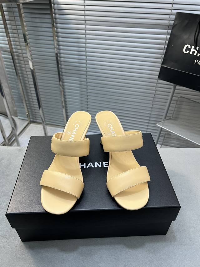 出厂 Chanel香奈儿24新款凉鞋 面料：羊皮 内里：羊皮里 跟高：8Cm 大底：真皮大底 码数：35-41 40，41定做