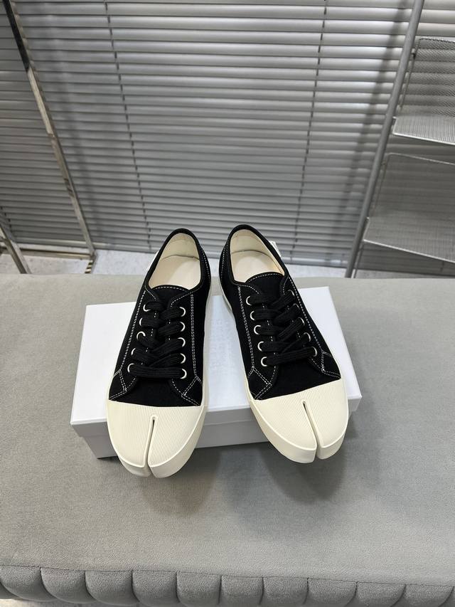 出厂 布面款 情侣款 男女同款！ Maison Margiela Mm6 马吉拉春夏新品文艺复古分趾系带帆布鞋休闲鞋 这是一双具有时代意义的一双鞋 混合了多个时