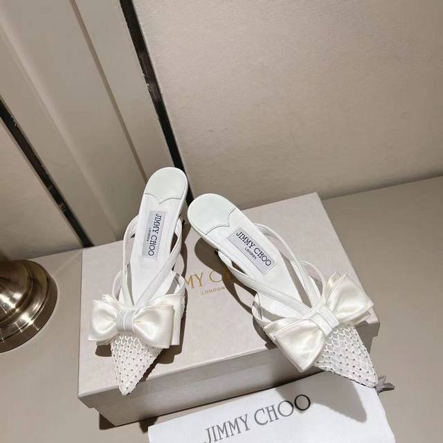 超美晚宴蝴蝶结高版本jimmy Choo 经典不败春夏新品爆款单鞋凉鞋系列单品 -超级a的一款啊！美得让人窒息！网面钻绸缎大蝴蝶结设计给人以一种很神秘的感觉，奢