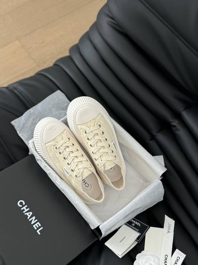 Chanel 顶级品质厚底松糕帆布鞋 推荐款鞋面进口帆布 休闲又百搭 厚底内增高5Cm 羊皮垫脚 原版ptu橡胶组合大底！耐穿防滑 上脚无敌气质 超舒适 Siz