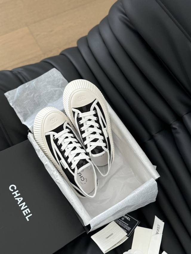 Chanel 顶级品质厚底松糕帆布鞋 推荐款鞋面进口帆布 休闲又百搭 厚底内增高5Cm 羊皮垫脚 原版ptu橡胶组合大底！耐穿防滑 上脚无敌气质 超舒适 Siz