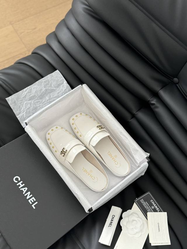 Chanel 24新款半拖系列 一脚蹬系列 鞋面牛漆皮 内里羊皮 真皮大底 Size:35-39 40定