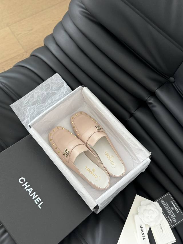 Chanel 24新款半拖系列 一脚蹬系列 鞋面牛漆皮 内里羊皮 真皮大底 Size:35-39 40定