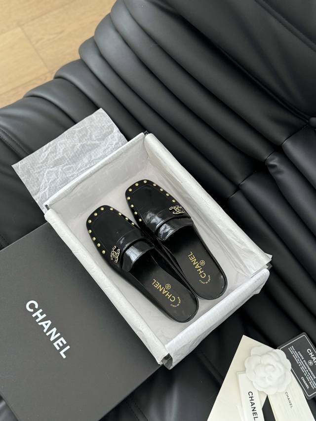 Chanel 24新款半拖系列 一脚蹬系列 鞋面牛漆皮 内里羊皮 真皮大底 Size:35-39 40定