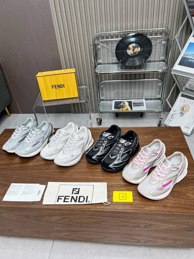 Fendi First 1运动鞋23年秋冬新品明星同款 Fendi Fw 23 秋冬新品才发布，就已经有众多明星开始穿这款运动鞋悬浮地5Cm妥妥的显高。显腿长