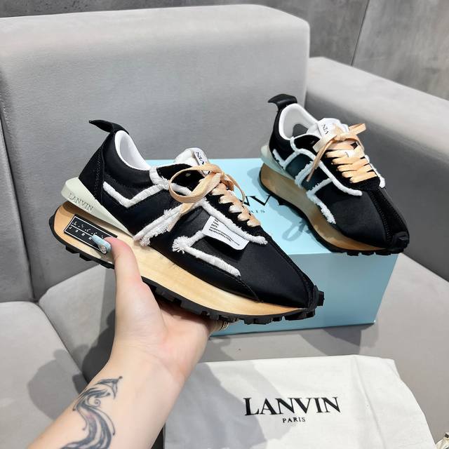 2024 最强联名 Lanvin 浪凡法国最悠久的奢侈品牌与国潮顶流 Xvessel 吴建豪联名打造的流苏运动鞋，复古休闲慢跑鞋，市场最高版本，拉帮套楦工艺。一