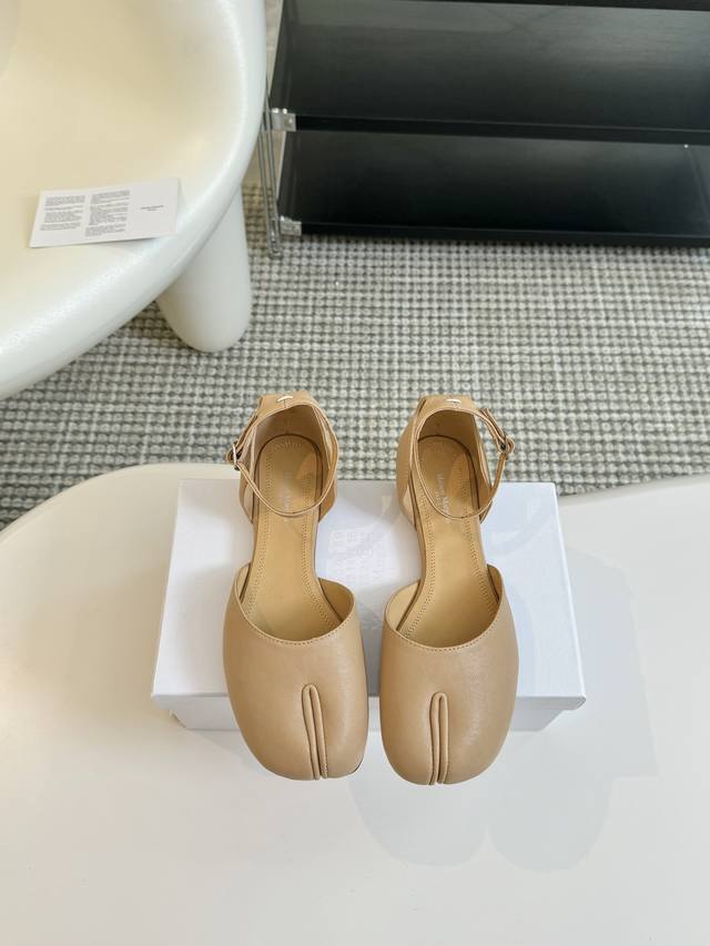 Maison Margiela 玛吉拉mm6家tabi分趾鞋2024独家新品最高版本买手代购1:1完美复刻 芭蕾舞平底分趾tabi凉鞋单鞋凉鞋 原版开模双层真皮