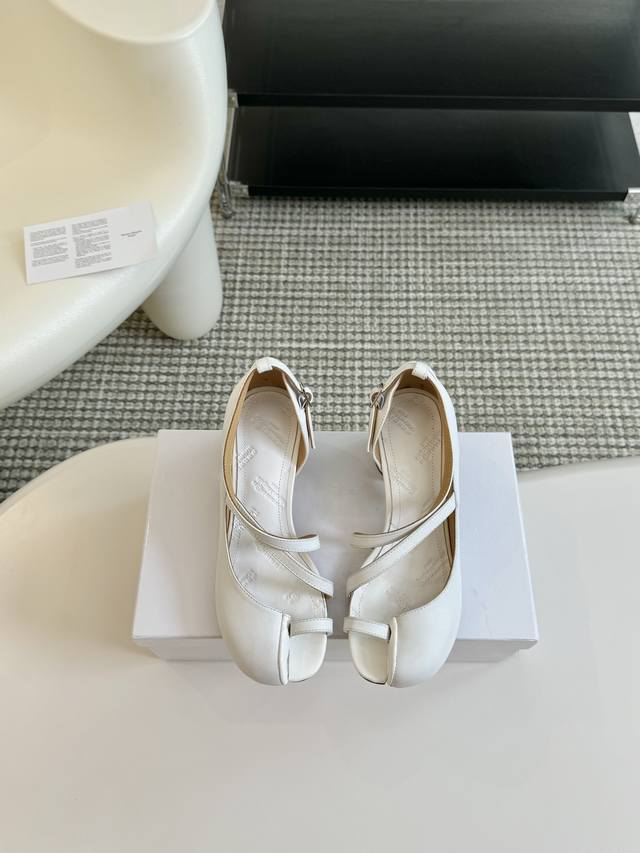 Maison Margiela 玛吉拉mm6家tabi分趾鞋2024独家新品最高版本买手代购1:1完美复刻 芭蕾舞平底分趾tabi凉鞋单鞋凉鞋 原版开模双层真皮