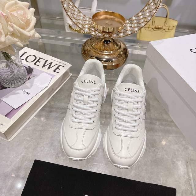 出厂 高版本 Celine*思琳赛琳 2024Ss新款徽标系带情侣款休闲运动鞋 小白鞋 简单舒服，干净利落，增高显腿细，无论是单穿还是搭配阔腿裤，高街又复古一起