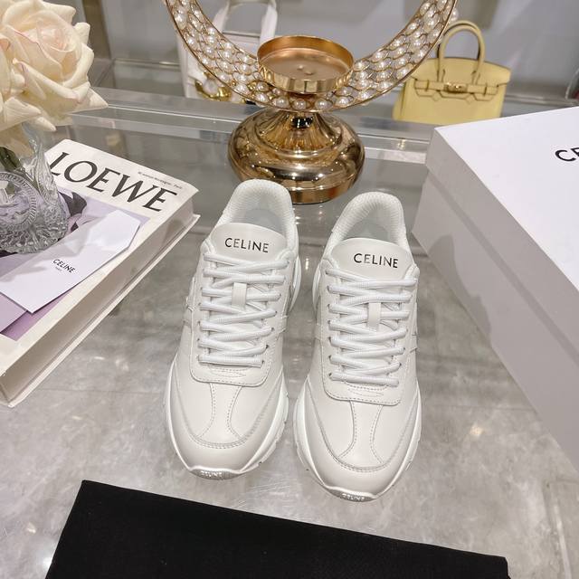 出厂 高版本 Celine*思琳赛琳 2024Ss新款徽标系带情侣款休闲运动鞋 小白鞋 简单舒服，干净利落，增高显腿细，无论是单穿还是搭配阔腿裤，高街又复古一起