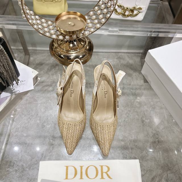 出厂 Dior迪奥编织尖头平底高跟凉单鞋 迪奥 Dior 2024夏季新款金属光泽编织高跟凉鞋，顶级版 外侧附带蝴蝶 上脚舒适透气潮流 不一样的风格 材质：进口