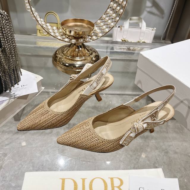 出厂 Dior迪奥编织尖头平底高跟凉单鞋 迪奥 Dior 2024夏季新款金属光泽编织高跟凉鞋，顶级版 外侧附带蝴蝶 上脚舒适透气潮流 不一样的风格 材质：进口