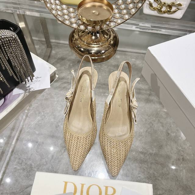 出厂 Dior迪奥编织尖头平底高跟凉单鞋 迪奥 Dior 2024夏季新款金属光泽编织高跟凉鞋，顶级版 外侧附带蝴蝶 上脚舒适透气潮流 不一样的风格 材质：进口