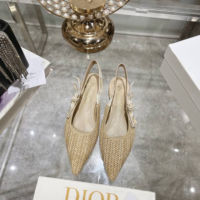 出厂 Dior迪奥编织尖头平底高跟凉单鞋 迪奥 Dior 2024夏季新款金属光泽编织高跟凉鞋，顶级版 外侧附带蝴蝶 上脚舒适透气潮流 不一样的风格 材质：进口