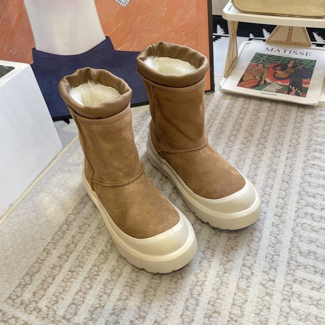 Ugg王一博同款塔斯曼 Ugg Tasman Weather Hybrid一秒蹬 男女同款经典tasman鞋型之上加入大橘底机能撞色设计，环保防水防雪材质兼具时