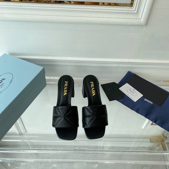 Prada 22 普拉达春夏新品， 顶级版本 实力来袭！Prada Glow限时店22版官方新升级，真皮底凉鞋，全国独家首发！ 众大伽明星网红同款凉鞋，时髦百搭