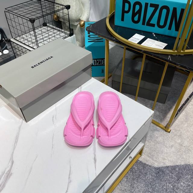 出厂 巴黎世家 Balenciaga Logo Pool Slides夏季时尚潮流爆款时装周街拍潮流涉水凉拖鞋采用tpr光泽高密度防滑橡胶鞋底及3D立体tpu光