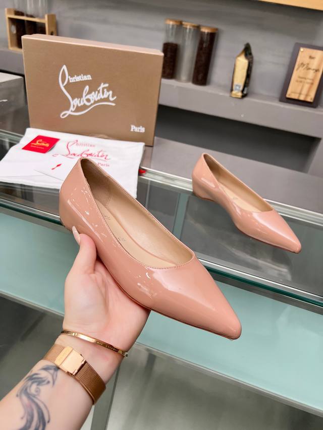 Christianlouboutin路铂廷 Cl红底鞋‖ 全球限量！来自拉斯维加斯的祝福灵感来自拉斯维加斯的炫彩霓虹 百年经典永不下架款 手工制作，精致工艺收藏