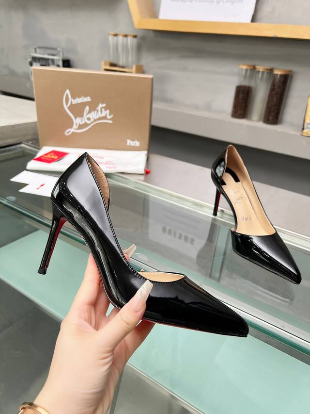 Christianlouboutin路铂廷 Cl红底鞋‖ 全球限量！来自拉斯维加斯的祝福灵感来自拉斯维加斯的炫彩霓虹 百年经典永不下架款 手工制作，精致工艺收藏