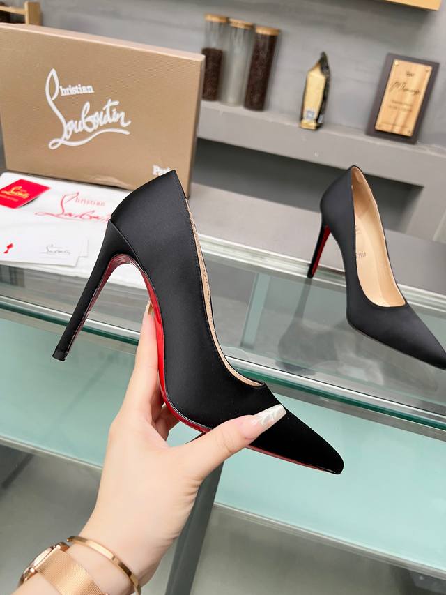 Christianlouboutin路铂廷 Cl红底鞋‖ 全球限量！来自拉斯维加斯的祝福灵感来自拉斯维加斯的炫彩霓虹 百年经典永不下架款 手工制作，精致工艺收藏