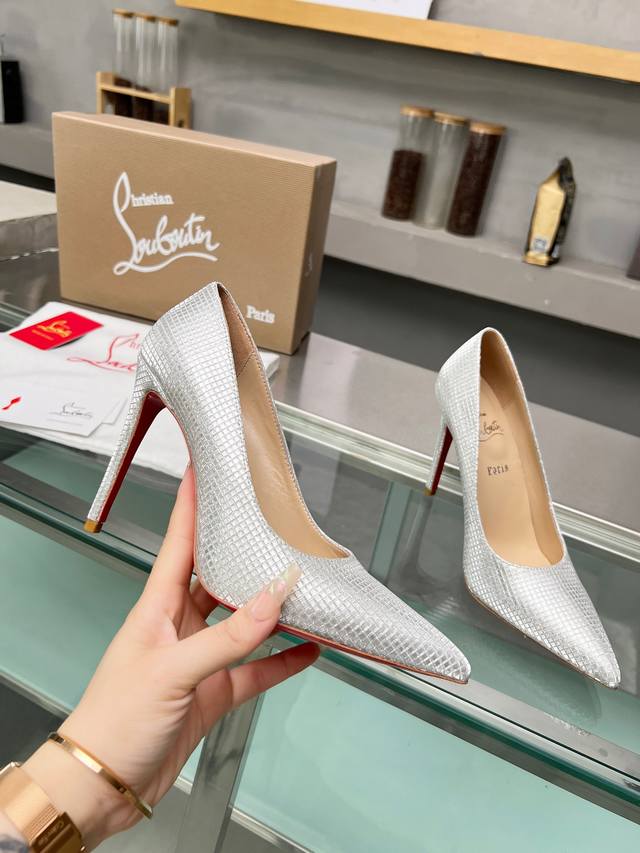 Christianlouboutin路铂廷 Cl红底鞋‖ 全球限量！来自拉斯维加斯的祝福灵感来自拉斯维加斯的炫彩霓虹 百年经典永不下架款 手工制作，精致工艺收藏