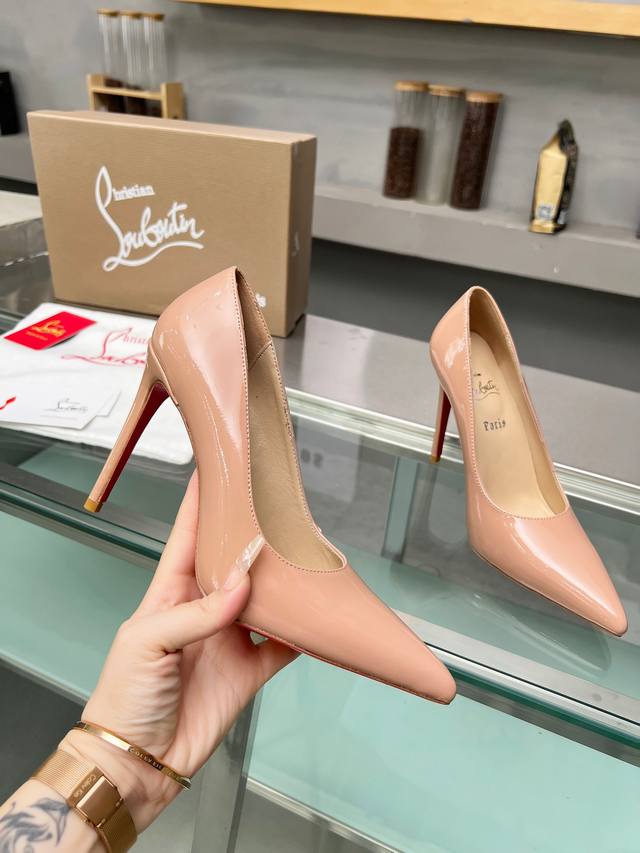 Christianlouboutin路铂廷 Cl红底鞋‖ 全球限量！来自拉斯维加斯的祝福灵感来自拉斯维加斯的炫彩霓虹 百年经典永不下架款 手工制作，精致工艺收藏