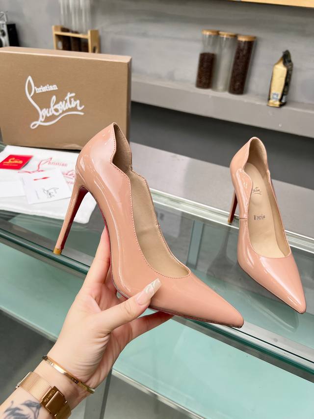 Christianlouboutin路铂廷 Cl红底鞋‖ 全球限量！来自拉斯维加斯的祝福灵感来自拉斯维加斯的炫彩霓虹 百年经典永不下架款 手工制作，精致工艺收藏