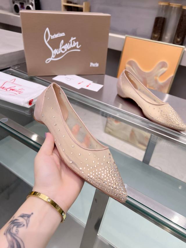 Christianlouboutin路铂廷 Cl红底鞋‖ 全球限量！来自拉斯维加斯的祝福灵感来自拉斯维加斯的炫彩霓虹 手工制作，精致工艺收藏级作品 绝对吸睛的存