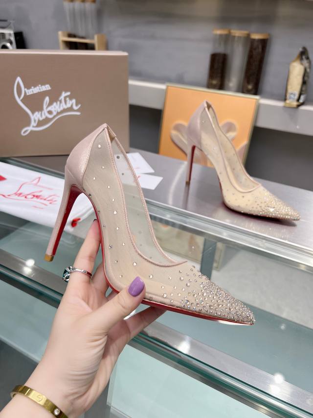 Christianlouboutin路铂廷 Cl红底鞋‖ 全球限量！来自拉斯维加斯的祝福灵感来自拉斯维加斯的炫彩霓虹 手工制作，精致工艺收藏级作品 绝对吸睛的存