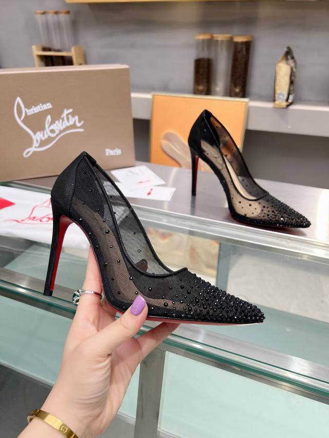 Christianlouboutin路铂廷 Cl红底鞋‖ 全球限量！来自拉斯维加斯的祝福灵感来自拉斯维加斯的炫彩霓虹 手工制作，精致工艺收藏级作品 绝对吸睛的存