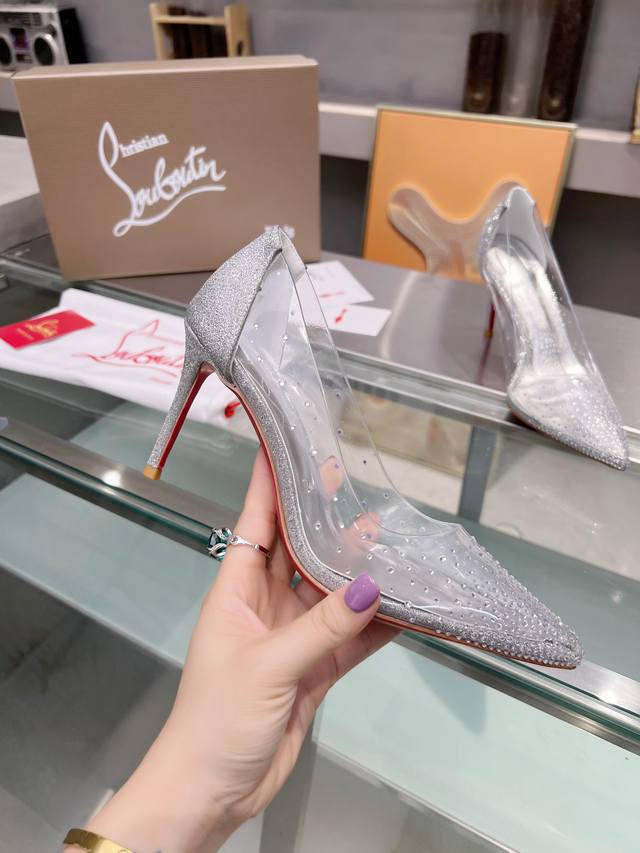 Christianlouboutin路铂廷 Cl红底鞋‖ 全球限量！来自拉斯维加斯的祝福灵感来自拉斯维加斯的炫彩霓虹 手工制作，精致工艺收藏级作品 绝对吸睛的存