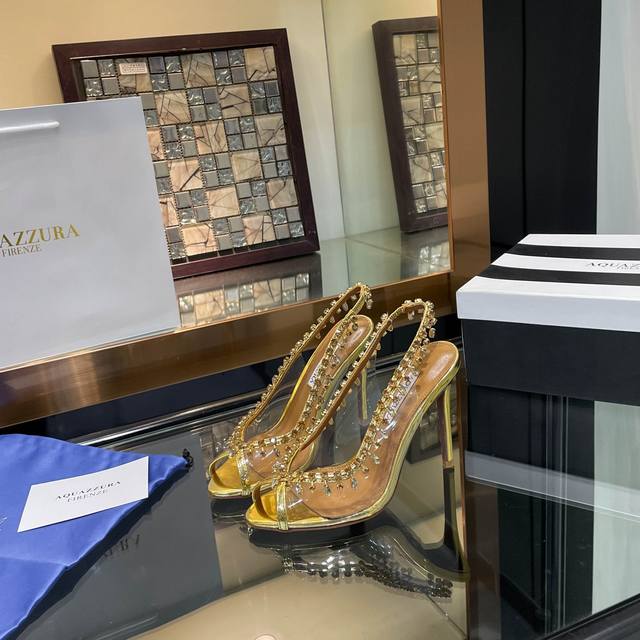 Aquazzura 2024 新款凉鞋 顶级版本 代购款独家新款顶级版本 质量超级美爆。 Zp 原版开模 原版扣开模 附带原版定制蜥蜴纹纹羊皮制作，超级炫美 一