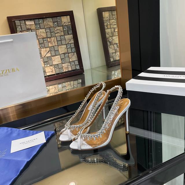 Aquazzura 2024 新款凉鞋 顶级版本 代购款独家新款顶级版本 质量超级美爆。 Zp 原版开模 原版扣开模 附带原版定制蜥蜴纹纹羊皮制作，超级炫美 一