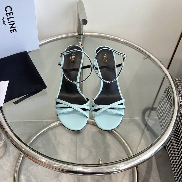 Celine～赛琳2024 Vs夏季最新爆款复古高跟凉鞋 顶级品质 夏季搭配佳品，简直绝绝子了复古的点上带上了满分时髦感颜值绝原版购入开发，依旧最高输出，还原原