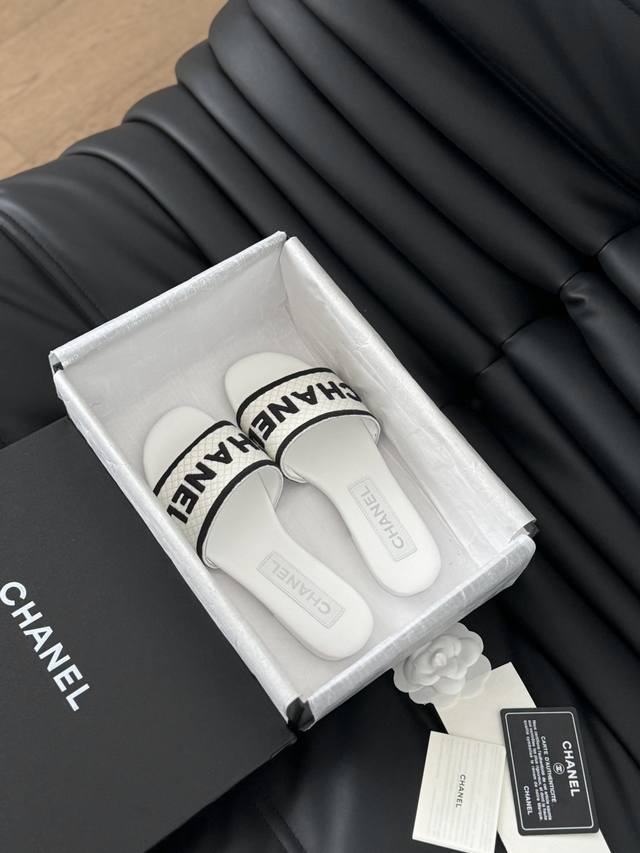 Chanel 24P新款编织刺绣字母拖鞋 编织鞋面 内里羊皮 真皮大底 Size:35-39 其他码数定做