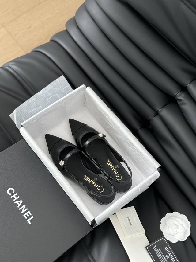 P后空 单鞋 Chanel 24P玛丽珍小尖头单鞋！ 高版本高品质，全颜色做齐全～ 欢迎主推 鞋面牛皮 内里羊皮 真皮大底 Size:35-39其他码数定做