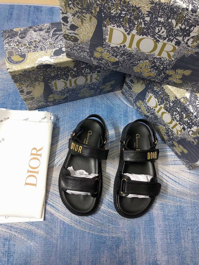 橙子出厂价 Dior 迪奥新款魔术贴厚底凉鞋 Go原版复刻 高端定制 超耐看超百搭款 上脚非常舒适 比香奶奶款还香 原版开模五金扣 做工精细 面料：进口全粒面小