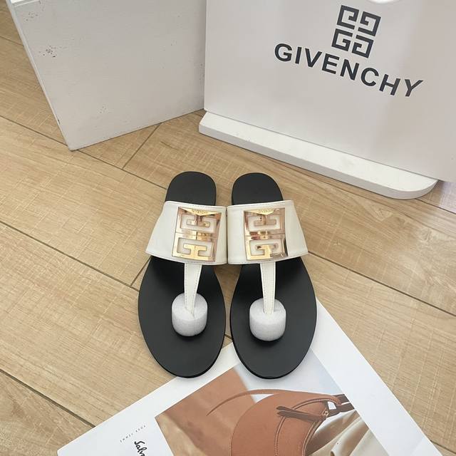 橙子出厂价 Givenchy 纪梵希 早春新款 徽标平底人字拖 夹脚拖鞋 码数：35-42