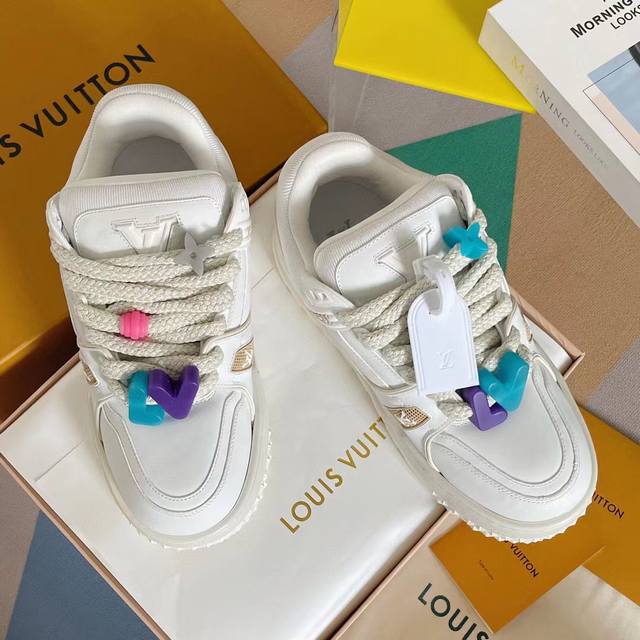 出厂： Louis Vuitton 路易威登 Lv Trainer 运动鞋 面包鞋 休闲板鞋 滑板鞋 情侣款 Diy饰扣 胖墩墩 胖嘟嘟 男女同款 年男装春夏走