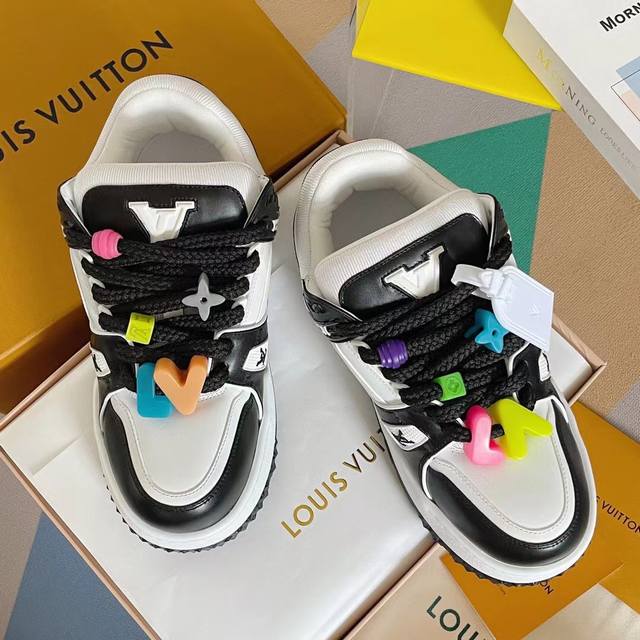 出厂： Louis Vuitton 路易威登 Lv Trainer 运动鞋 面包鞋 休闲板鞋 滑板鞋 情侣款 Diy饰扣 胖墩墩 胖嘟嘟 男女同款 年男装春夏走