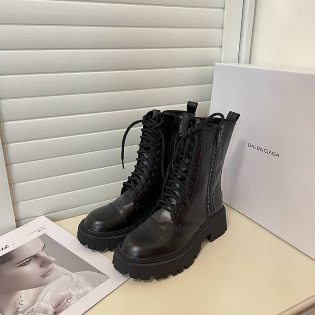 出厂： Balenciaga 巴黎世家2025顶级专柜 专柜上新 正确11孔开边珠 Balenciaga巴黎世家 25Ss 大头马丁靴 巴黎短靴 巴黎骑士靴 秋