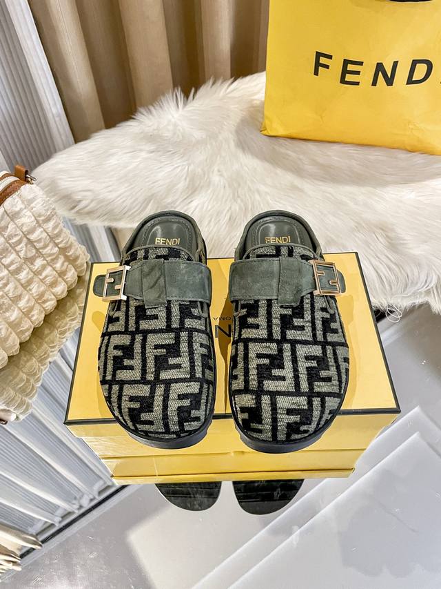 出厂： Fendi 芬迪 2025顶级专柜 早春新款 官网上新 Ff时装周新系列 芬迪 Off 包头拖 Ff拖鞋 Fendi拖鞋 Fendi鞋控 小红书热搜新款